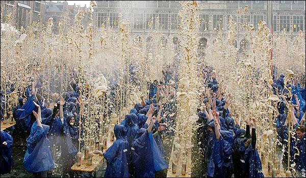 Mentos and Diet Coke: A World Record | So Good