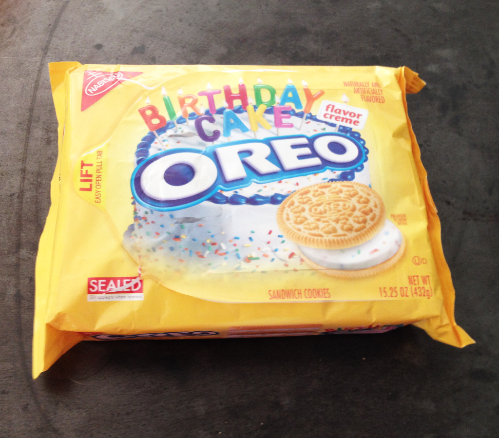 golden-birthday-cake-oreos-package