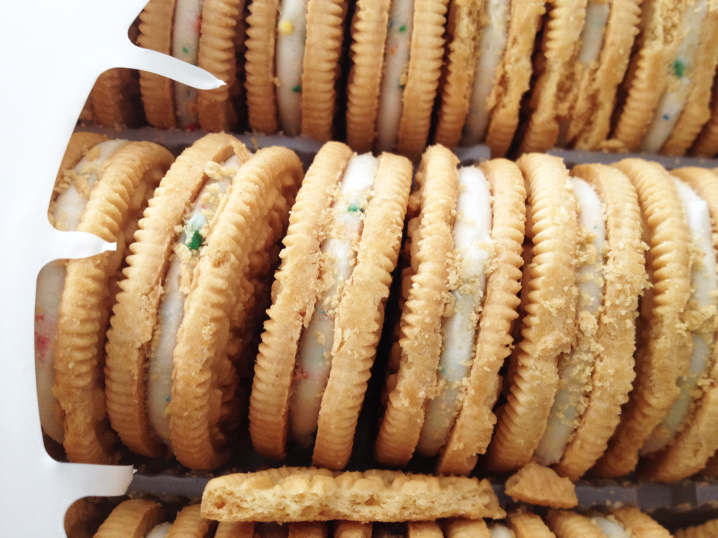 golden-birthday-cake-oreos-in-package