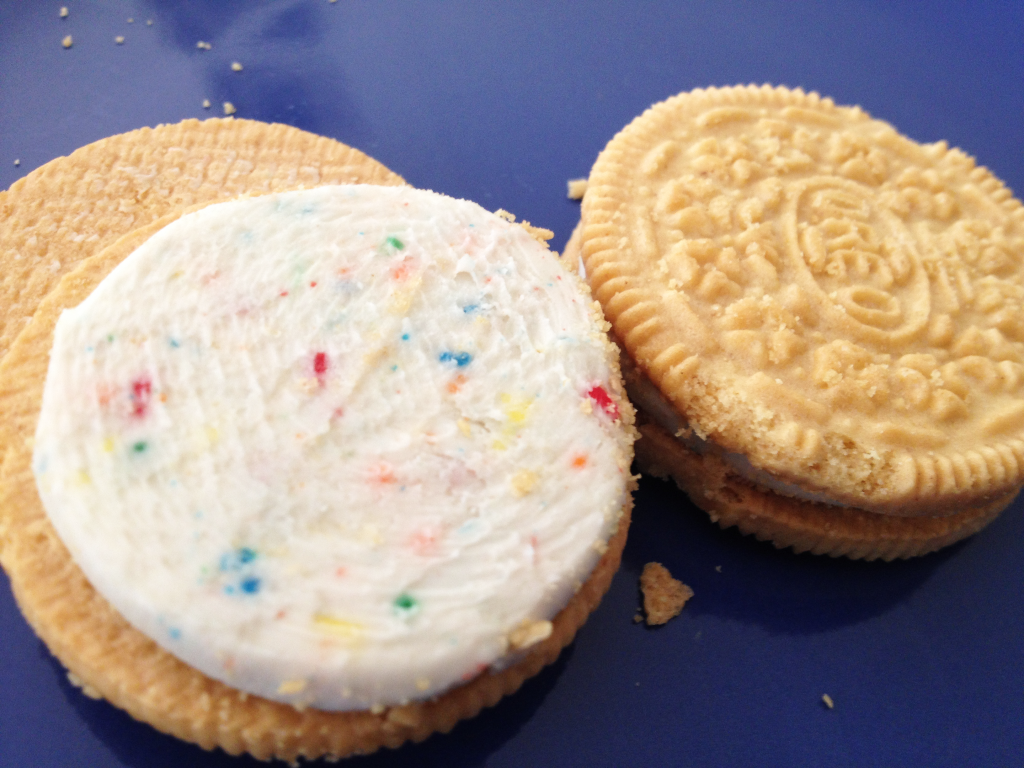 golden-birthday-cake-oreos-filling