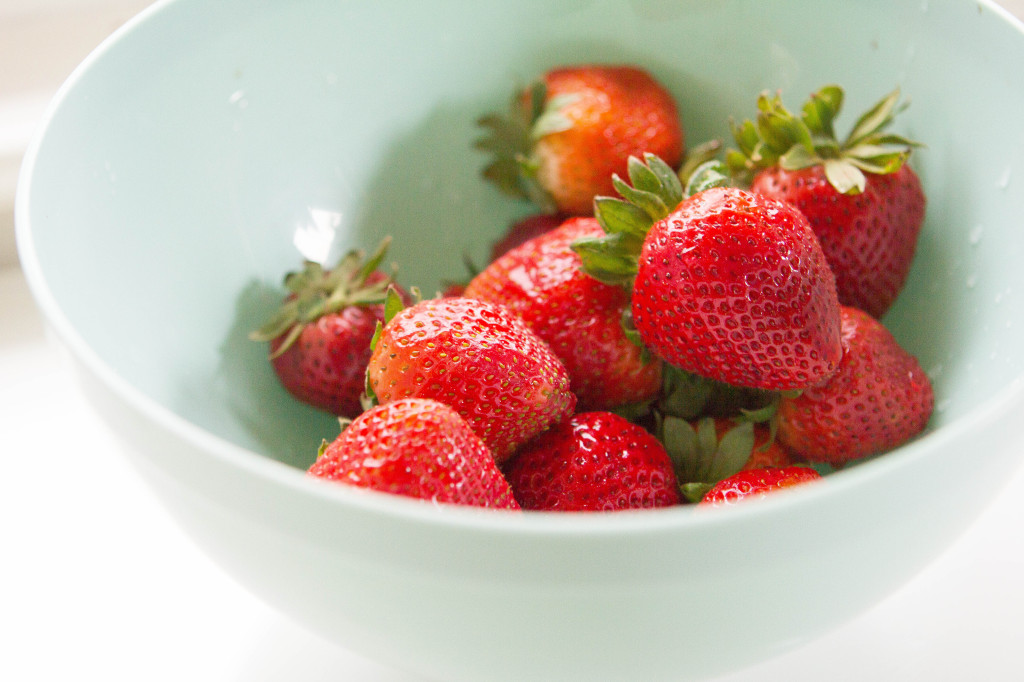 fresh strawberries in bowl