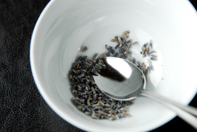 Crushed-Lavendar-with-Spoon
