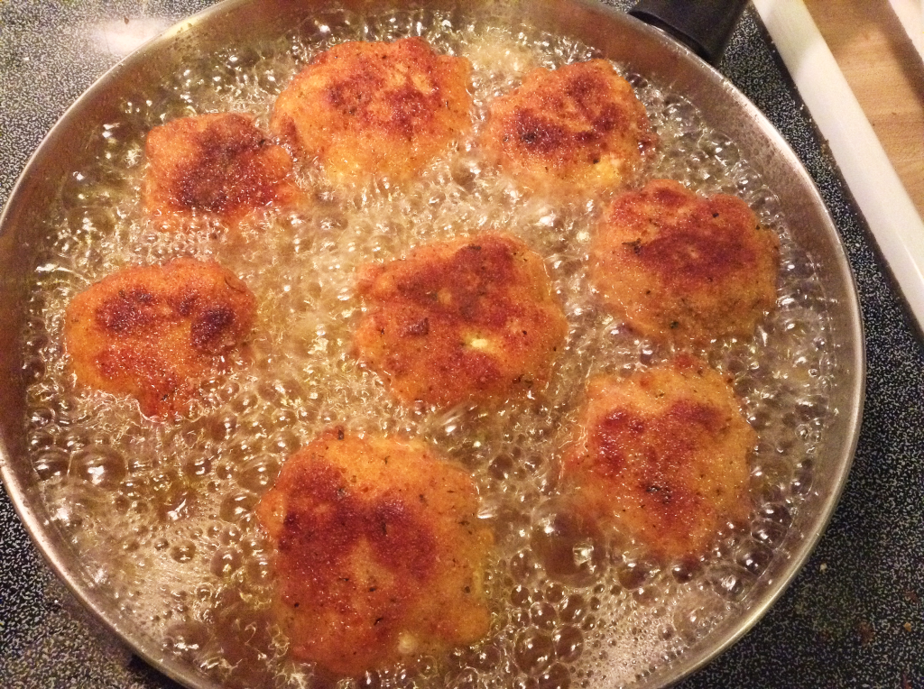 Fried Mac and Cheese Balls Frying