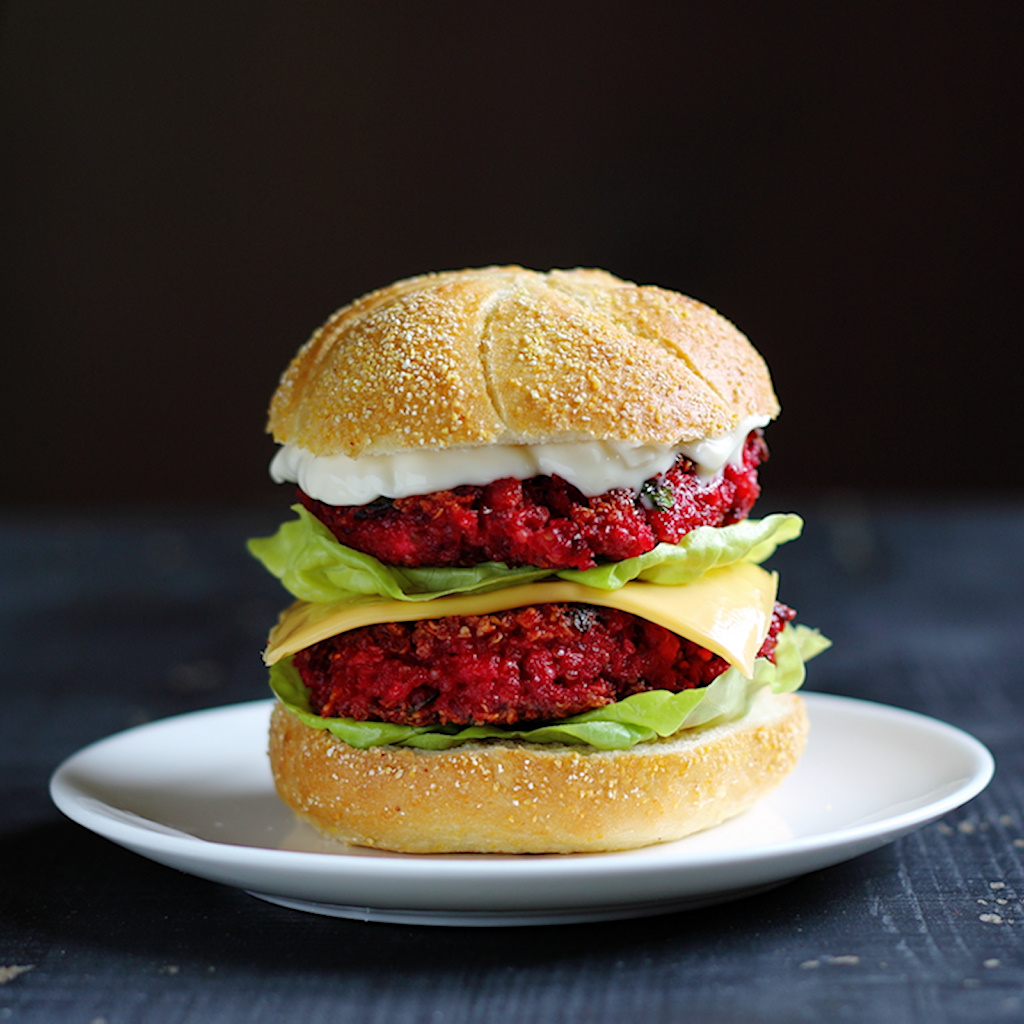 beet-quinoa-burger