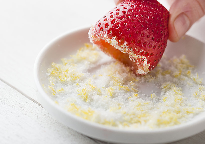 rolling-strawberry-jello-shot-in-sugar