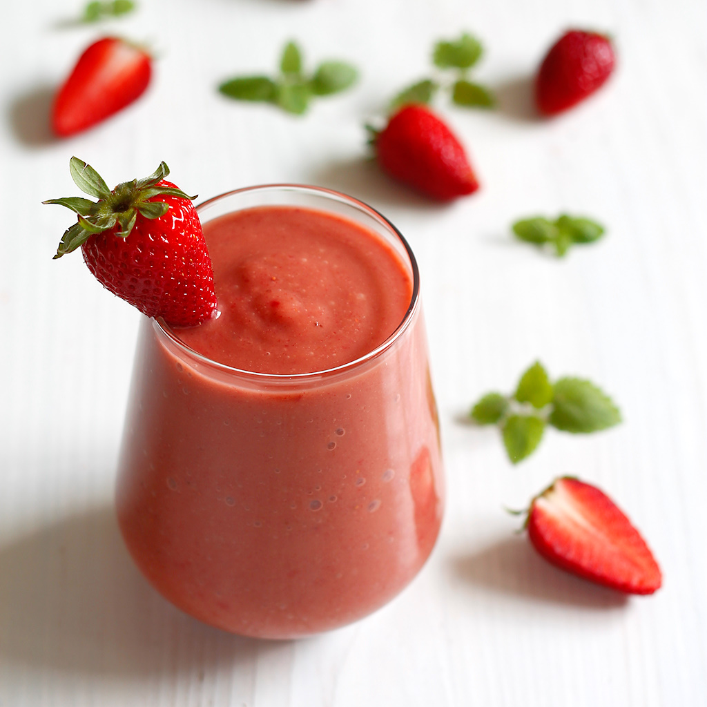 Avocado Strawberry Smoothie Recipe - So Good Blog