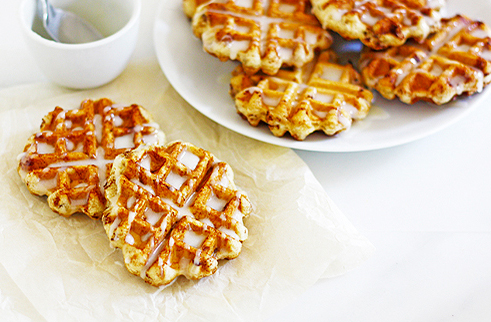 cinnamon-roll-waffles