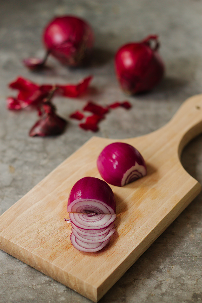 slicing onions