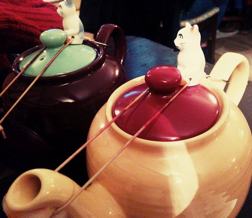 alice-teapot