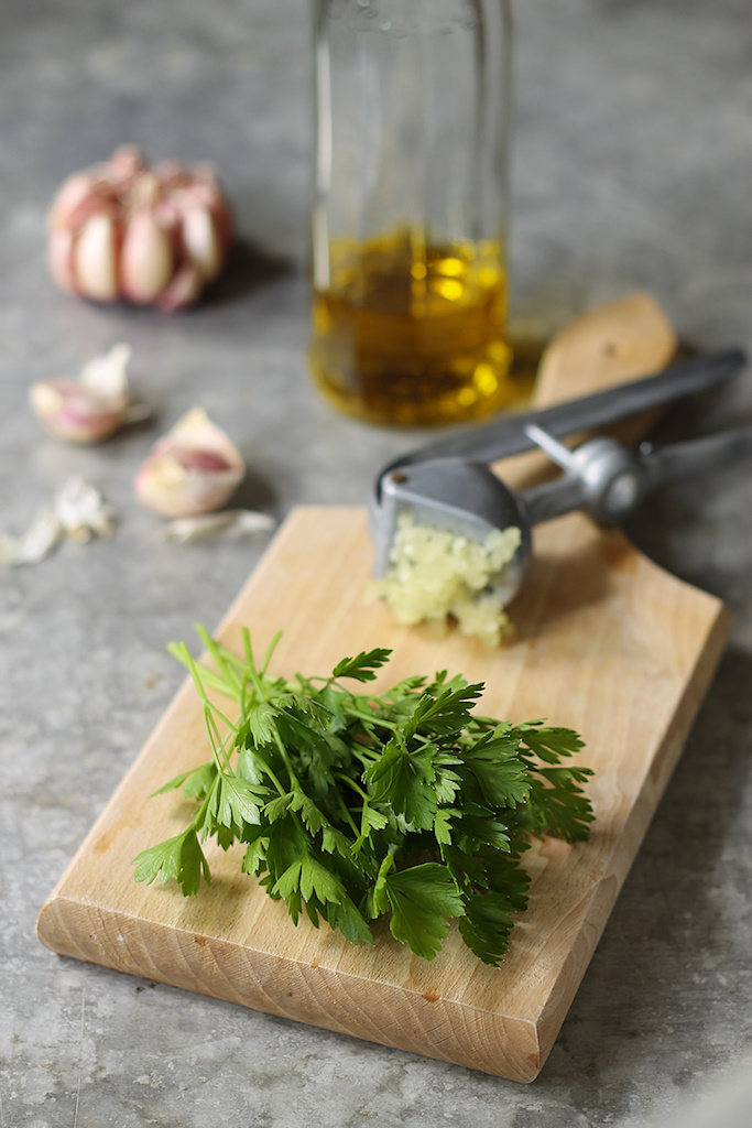 choping parsley and garlic